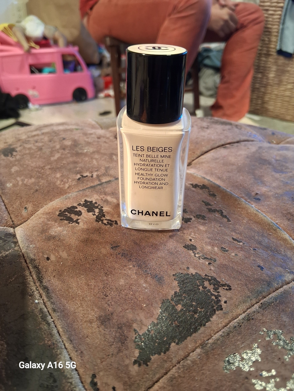 CHANEL Les Beiges Healthy Glow Foundation - Light Beige